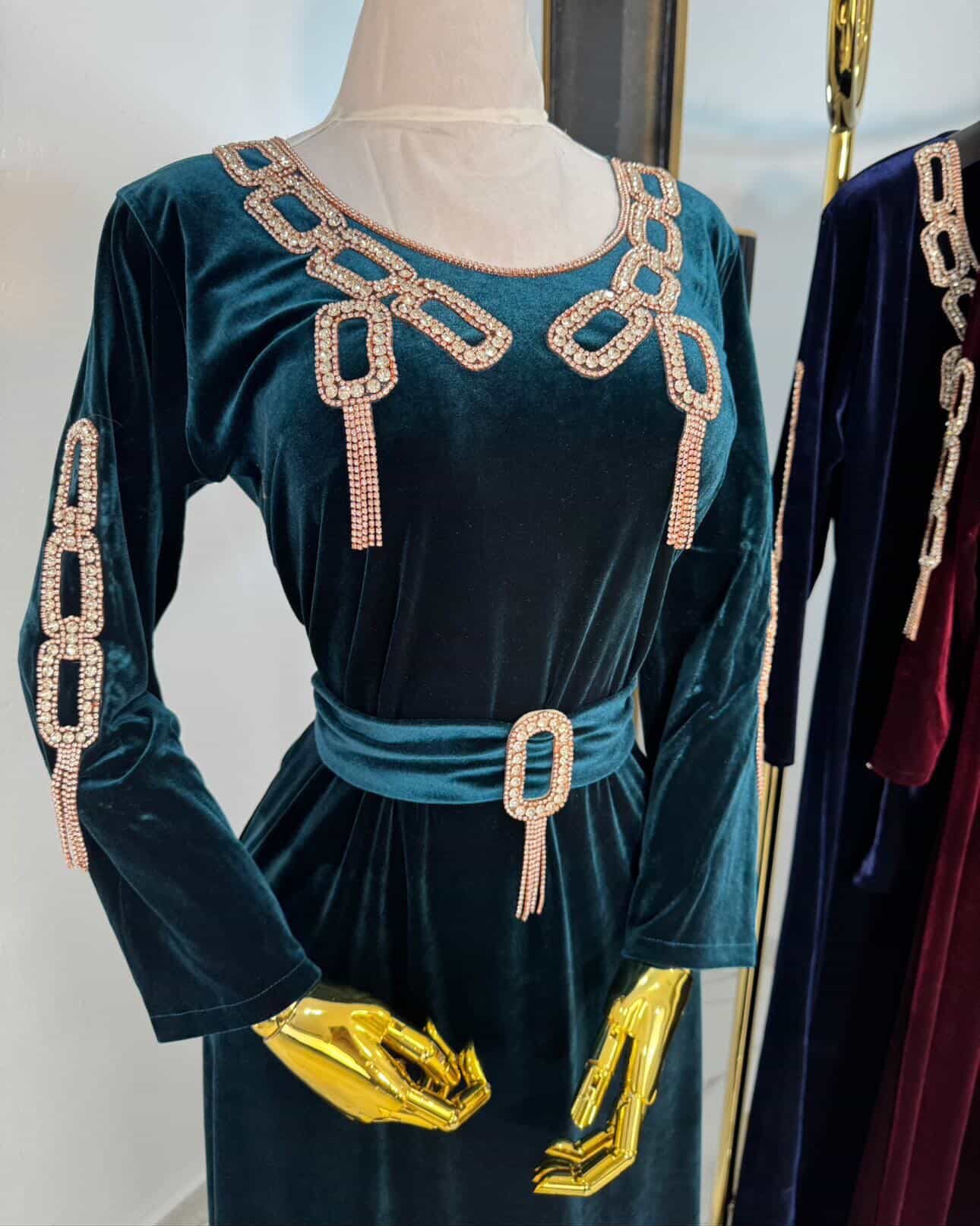 فستان مخمل طويل مزين