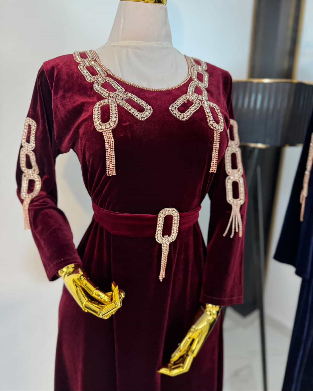 فستان مخمل طويل مزين - صورة 2