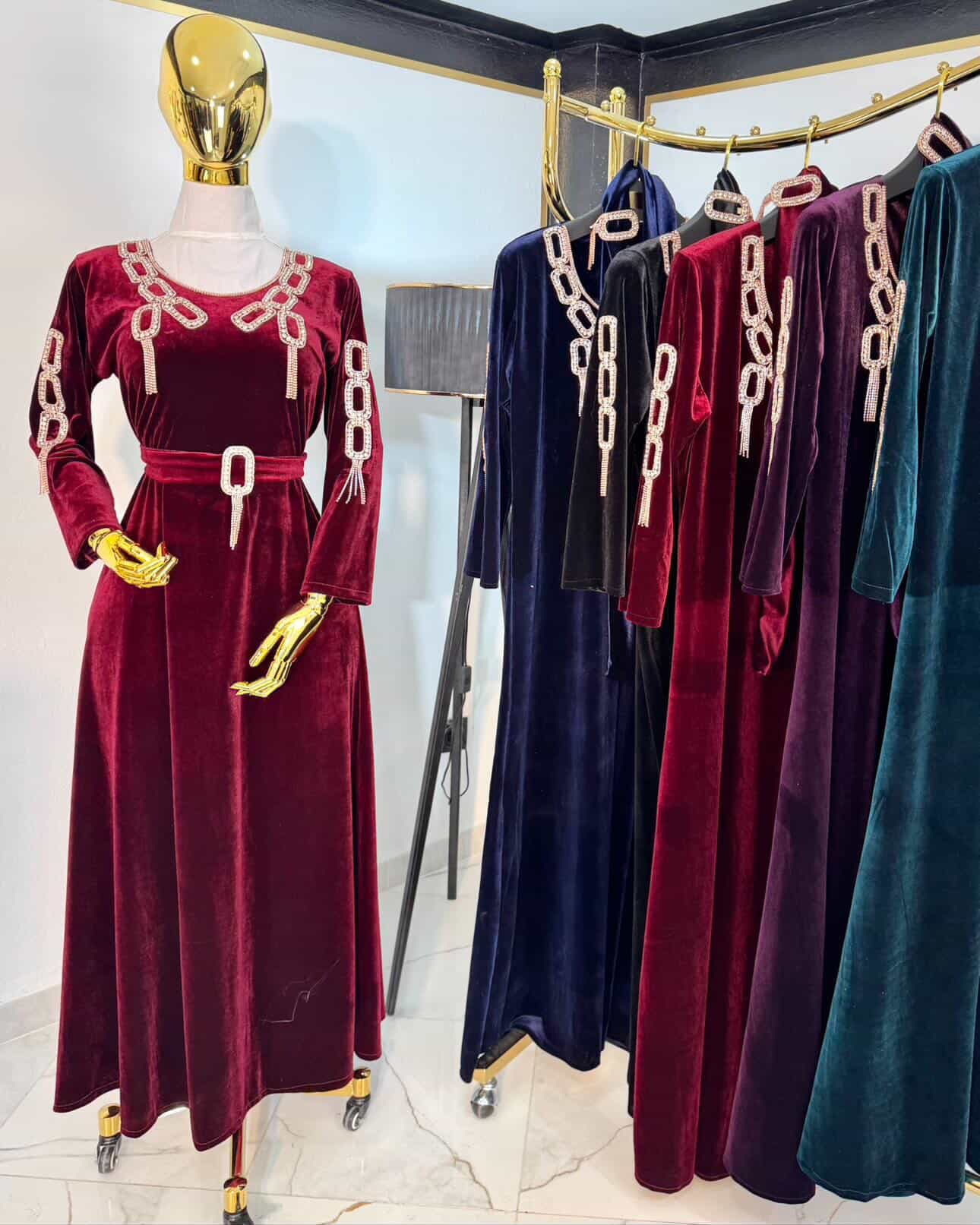 فستان مخمل طويل مزين - صورة 3